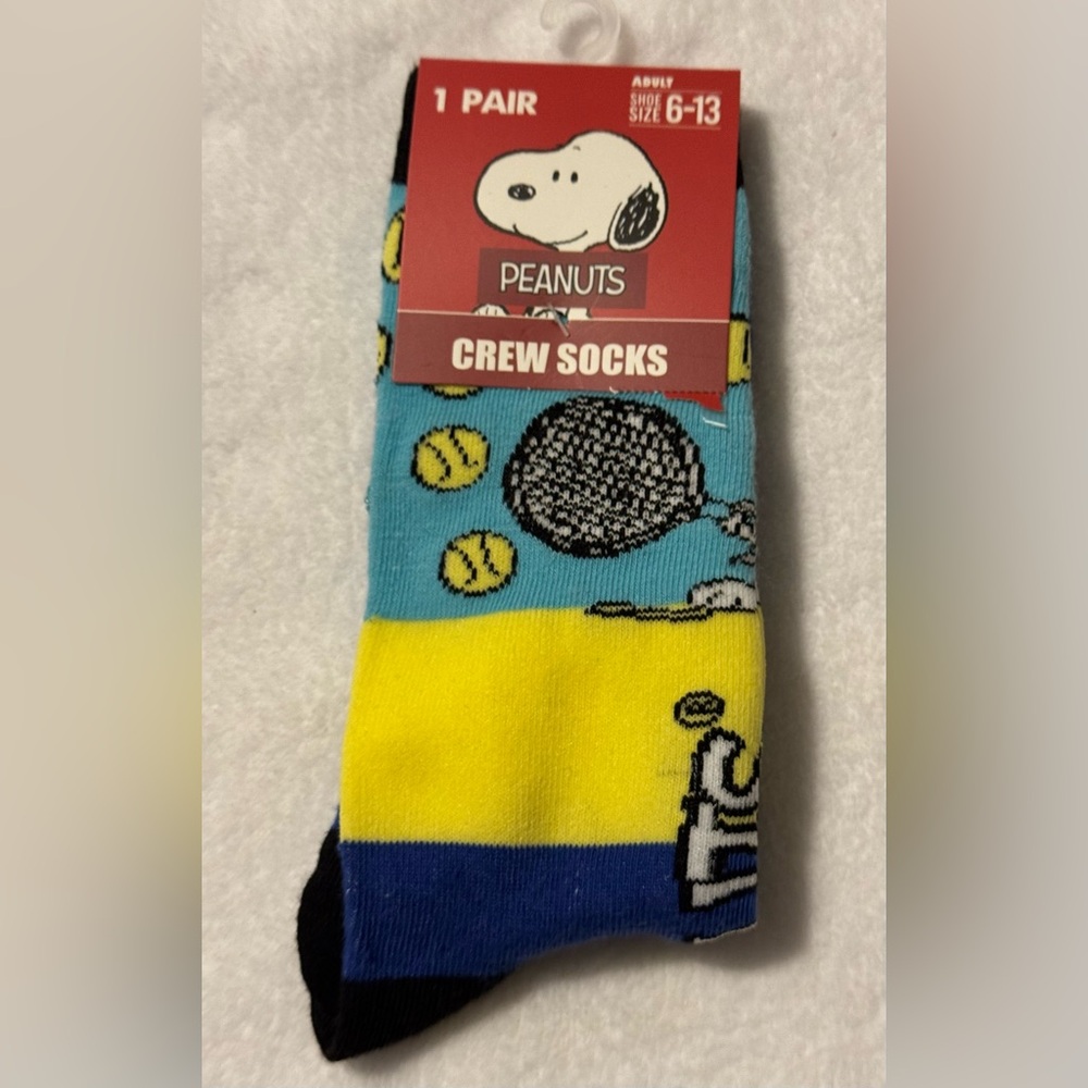 #z217 - Peanuts Snoopy Dog Playing Tennis 1 Pair of Socks Fits Adult Size 6-13